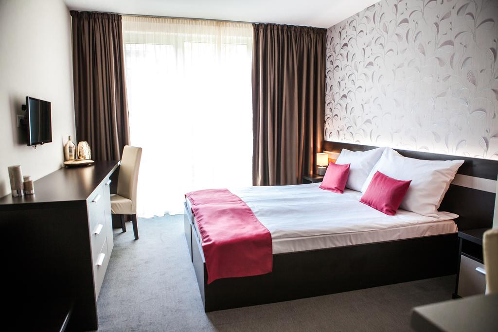 NYERJ EGY WELLNESS H&Eacute;TV&Eacute;G&Eacute;T!