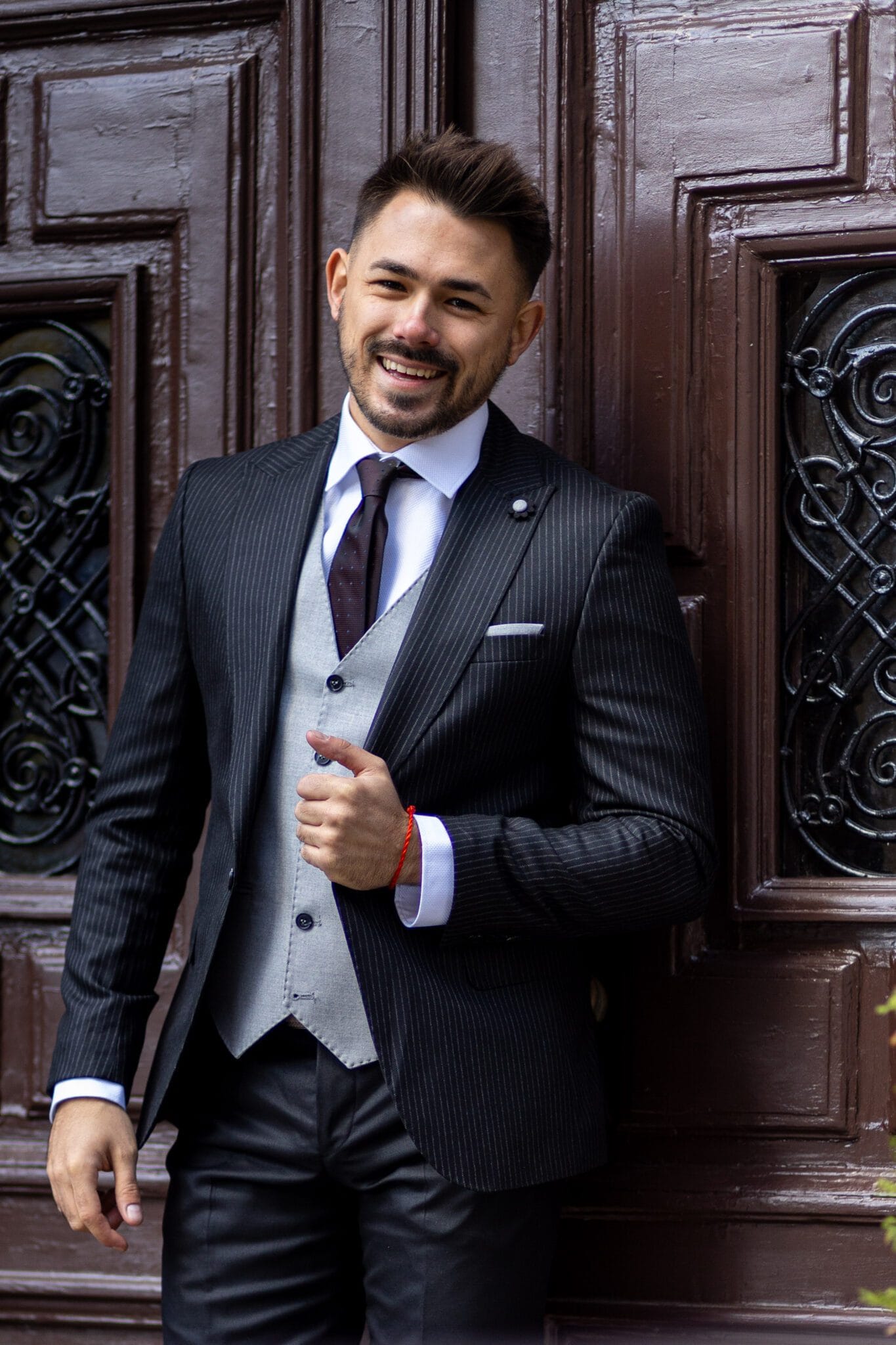 Fekete Szürke Csíkos Háromrészes Öltöny Fekete Szürke Csíkos Háromrészes Öltöny