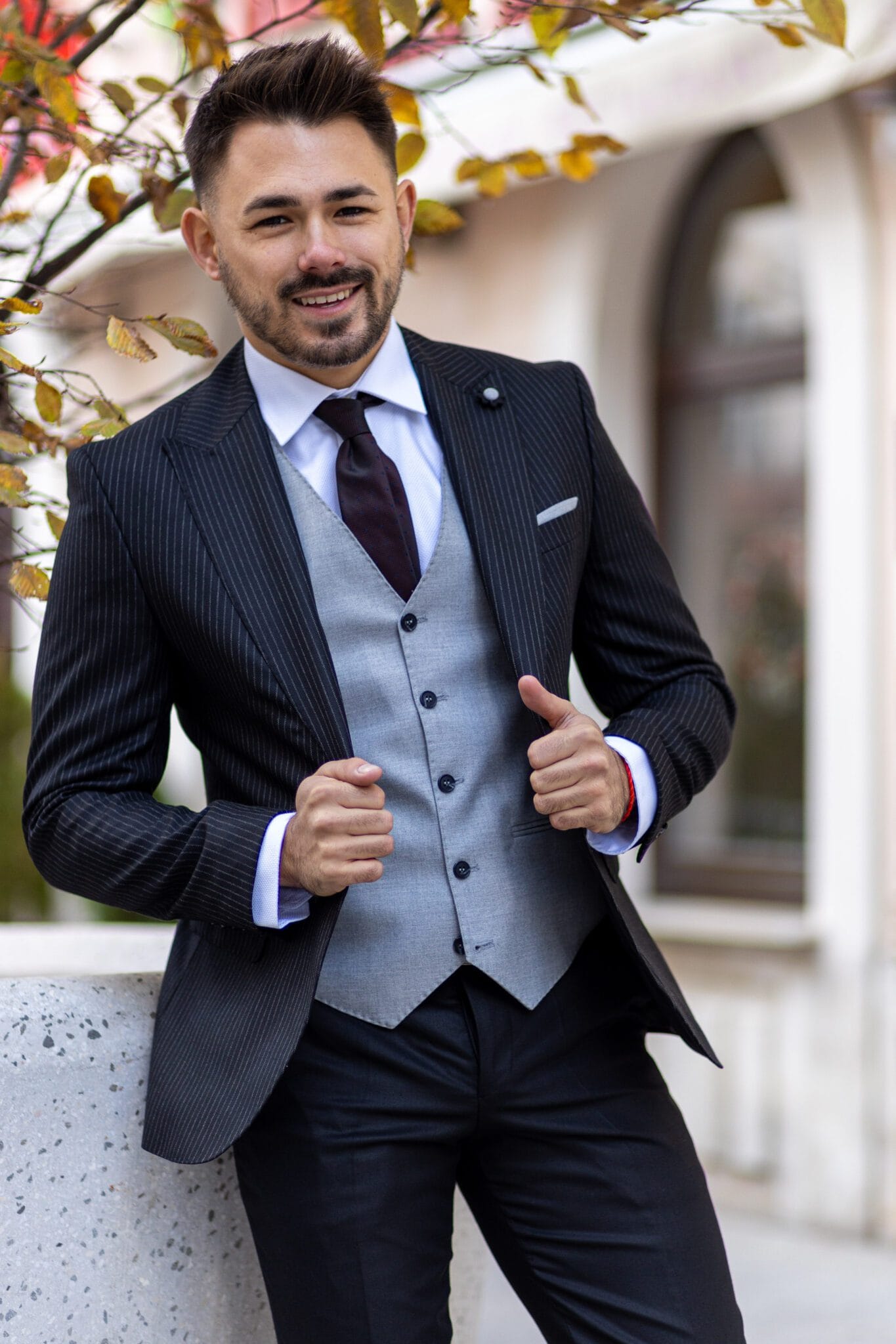 Fekete Szürke Csíkos Háromrészes Öltöny Fekete Szürke Csíkos Háromrészes Öltöny