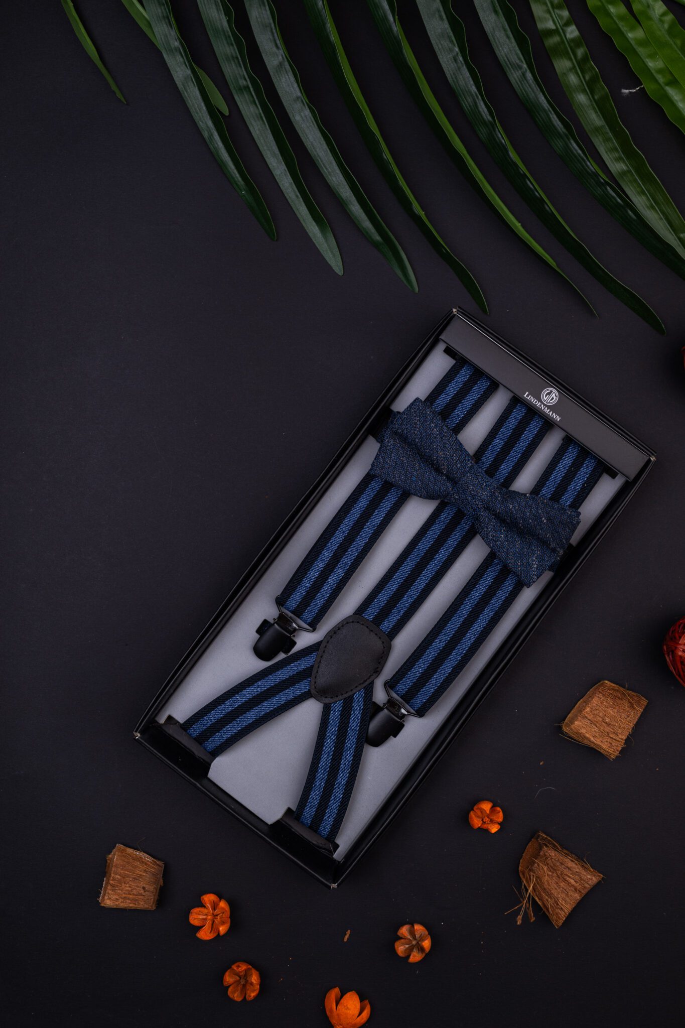 Kék Csíkos Nadrágtartó Csokornyakkendővel