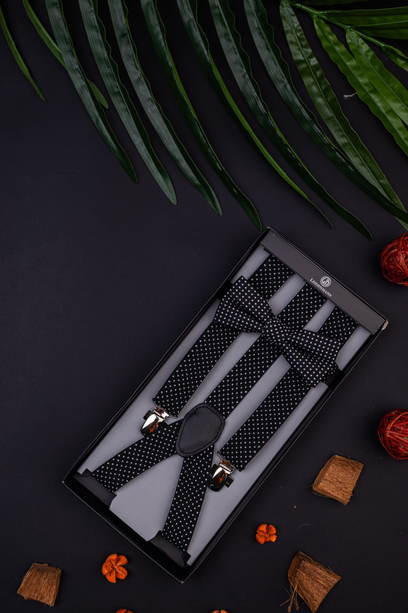 Fekete Pőttyös Nadrágtartó Csokornyakkendővel