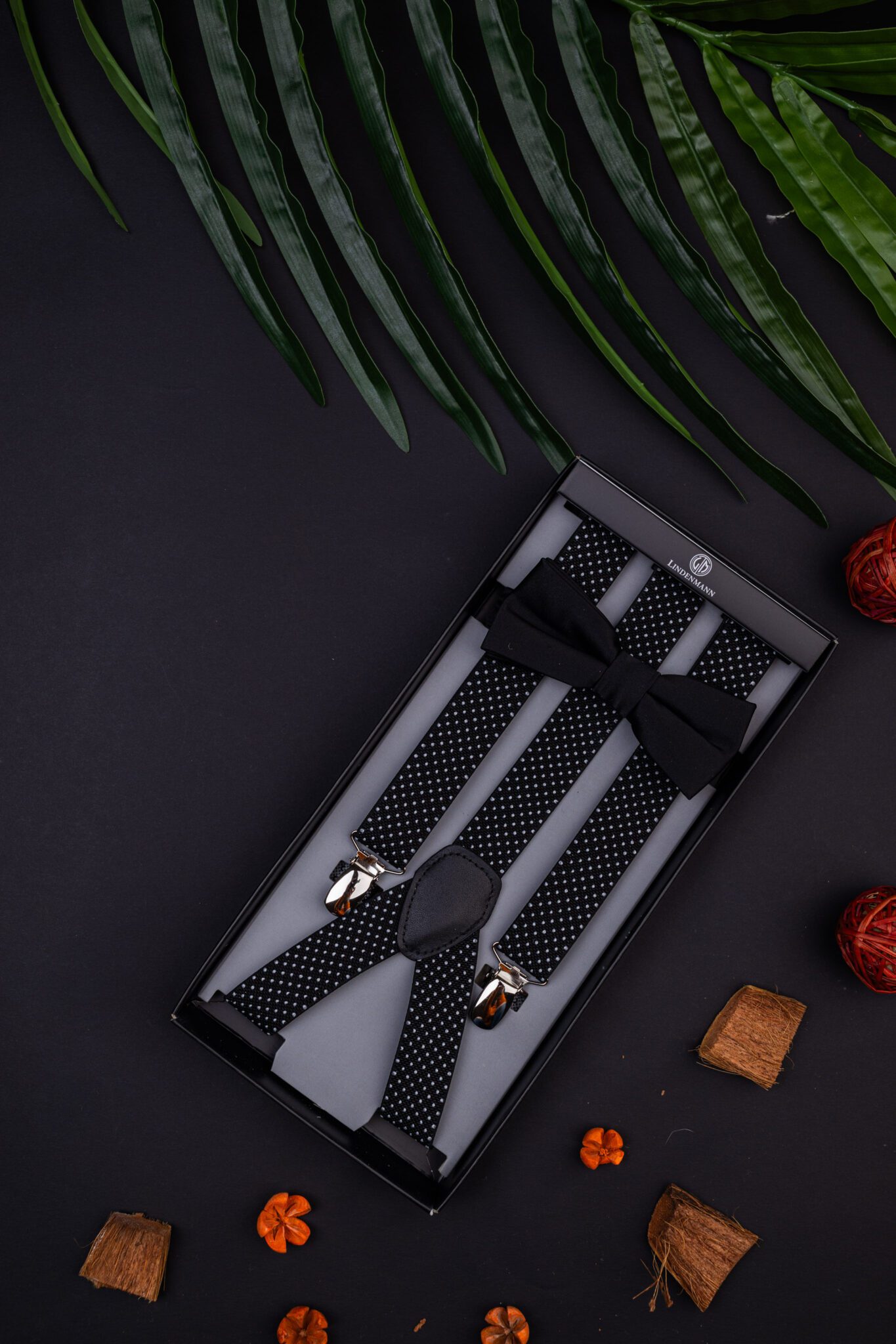 Fekete Pöttyös Nadrágtartó Csokornyakkendővel