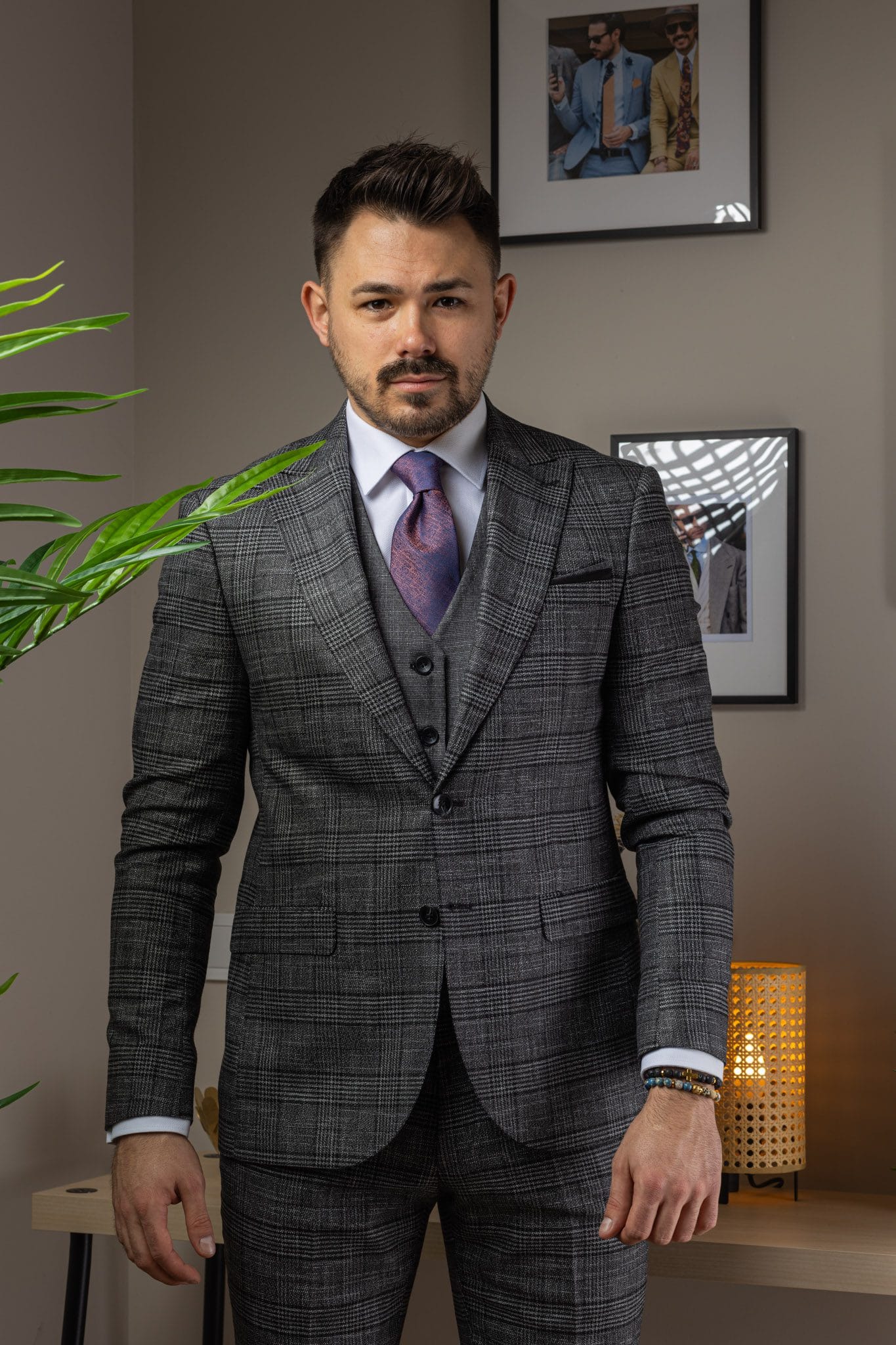 Szürke Kockás Háromrészes Öltöny Szürke Kockás Háromrészes Öltöny