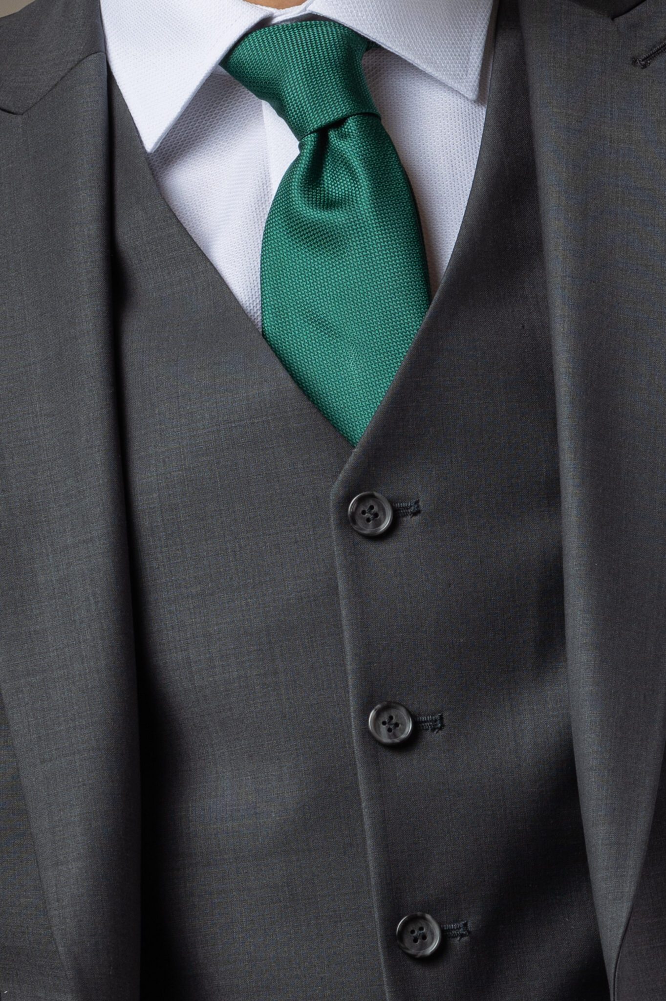 Szürke Gyapjú Háromrészes Öltöny Szürke Gyapjú Háromrészes Öltöny