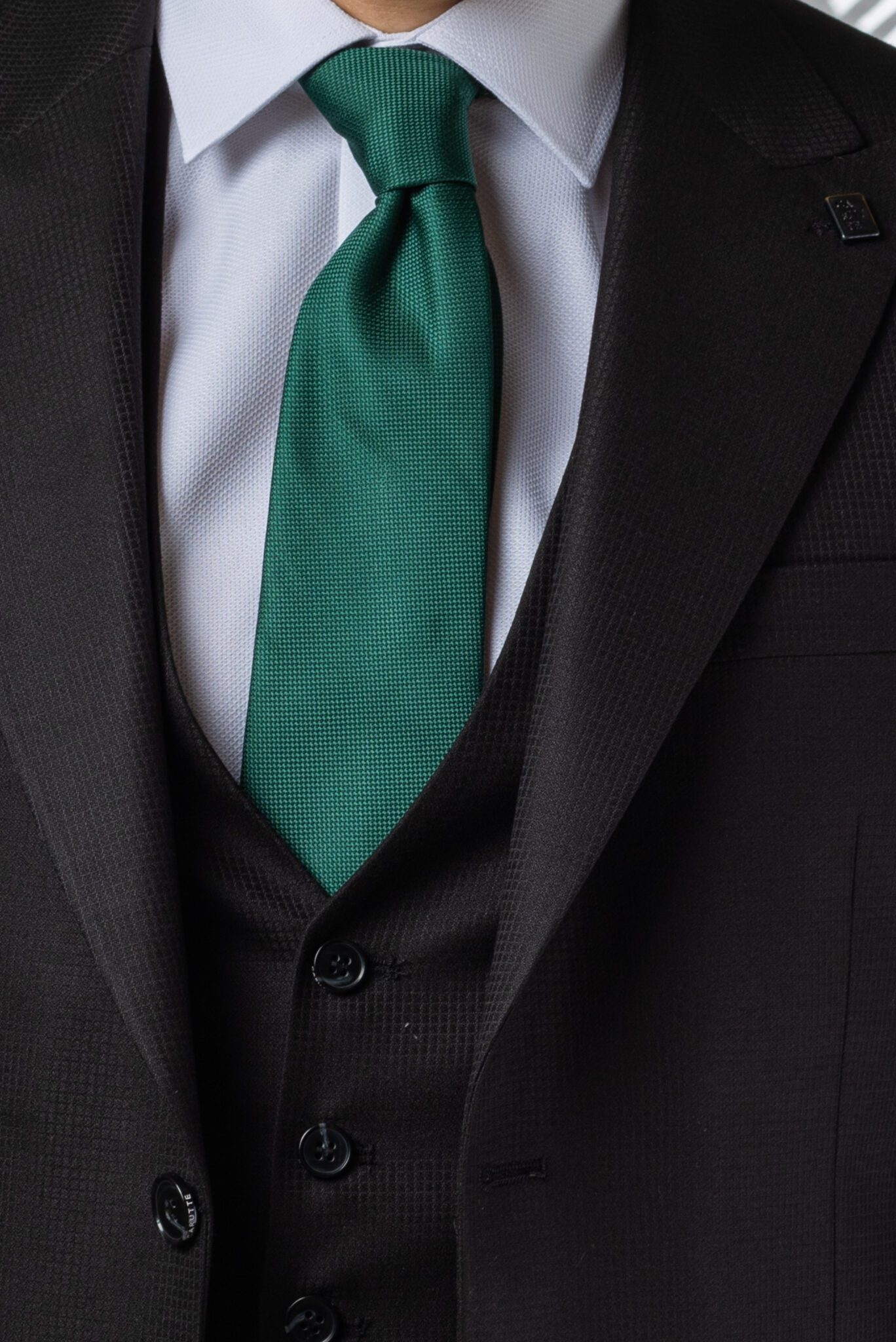 Fekete Apró Kockás Háromrészes Öltöny Fekete Apró Kockás Háromrészes Öltöny