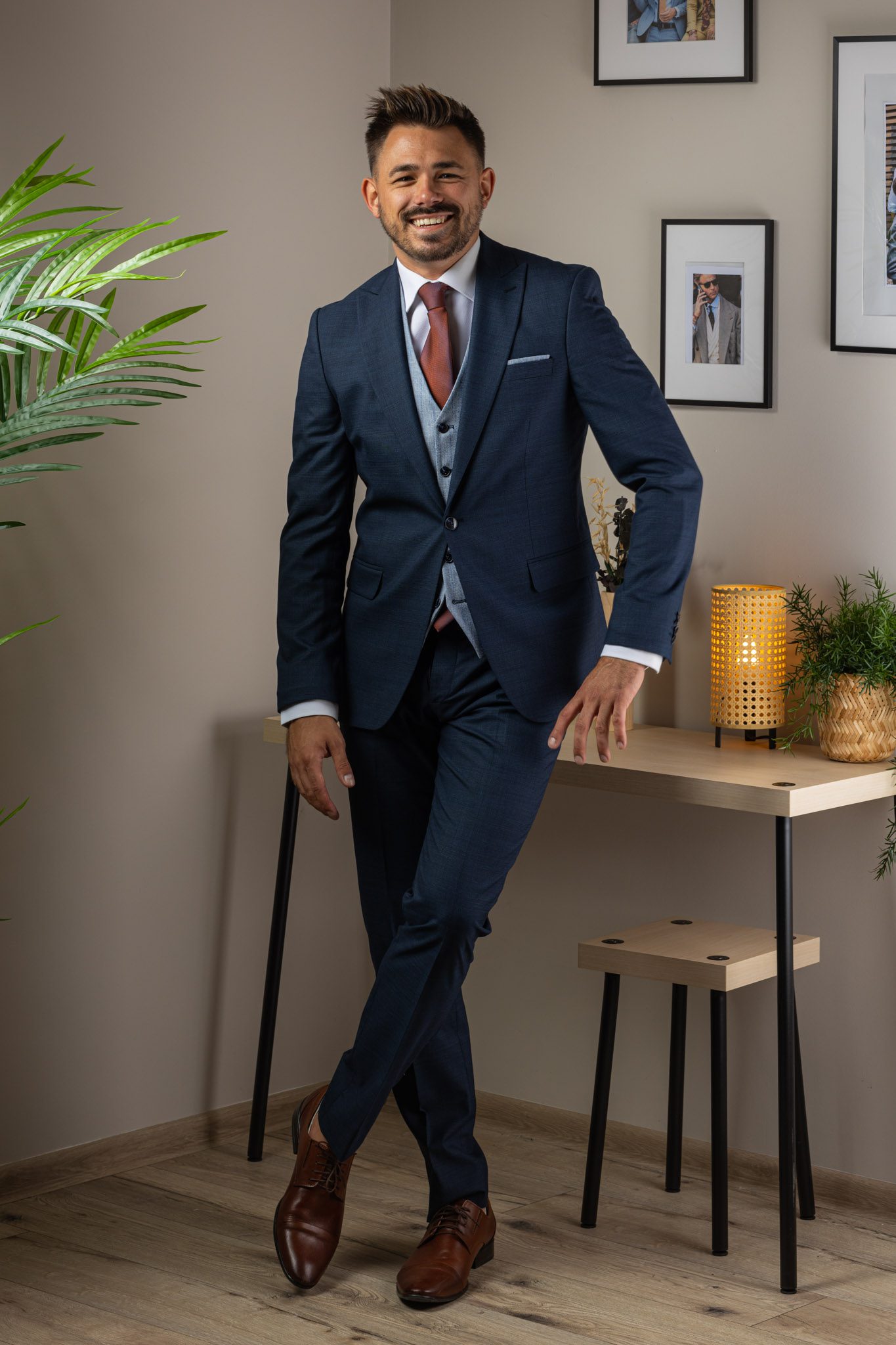 Sötétkék Kockás Háromrészes Slim Öltöny Sötétkék Kockás Háromrészes Slim Öltöny