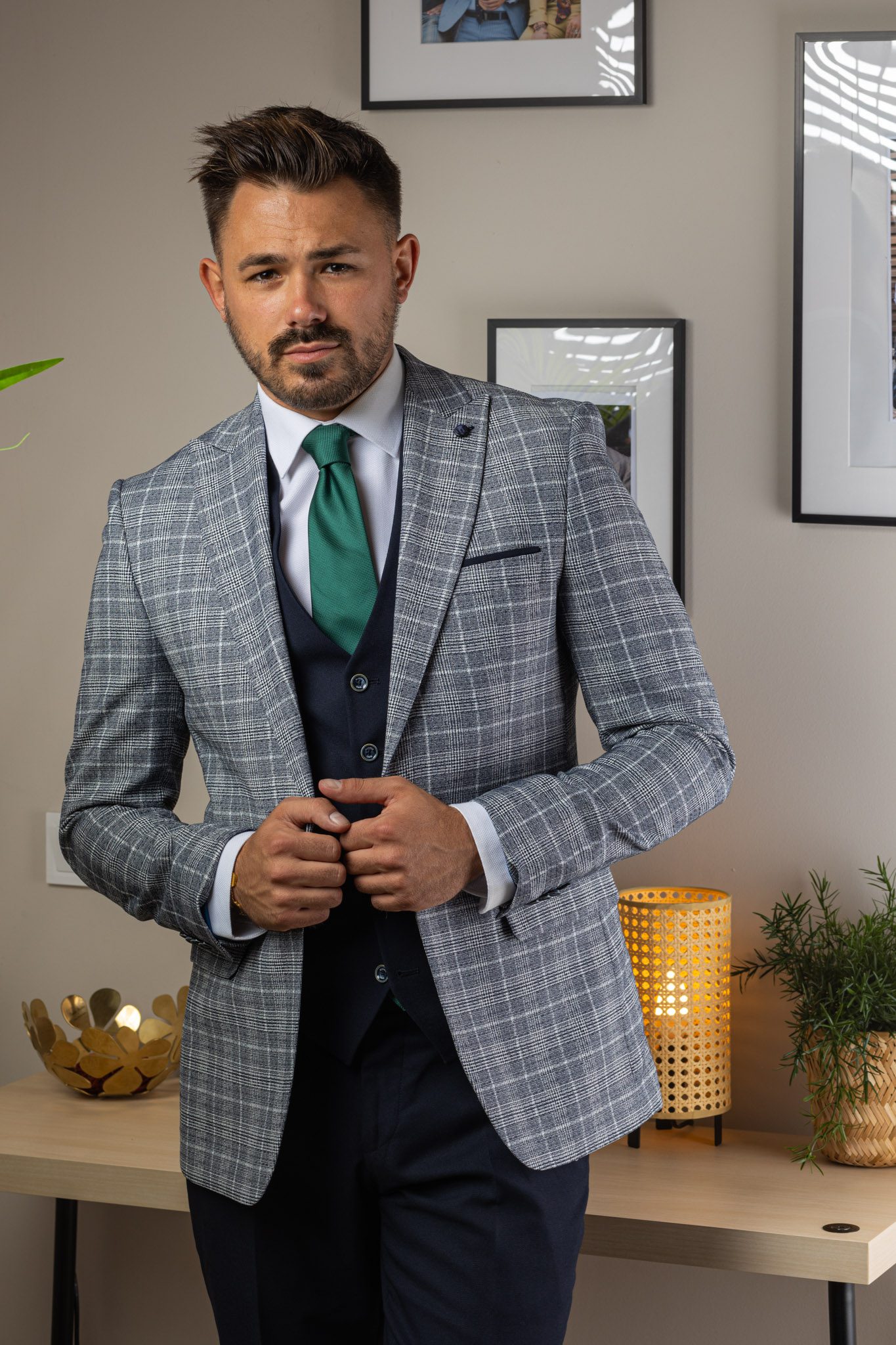 Sötétkék Kockás Háromrészes Slim Öltöny Sötétkék Kockás Háromrészes Slim Öltöny