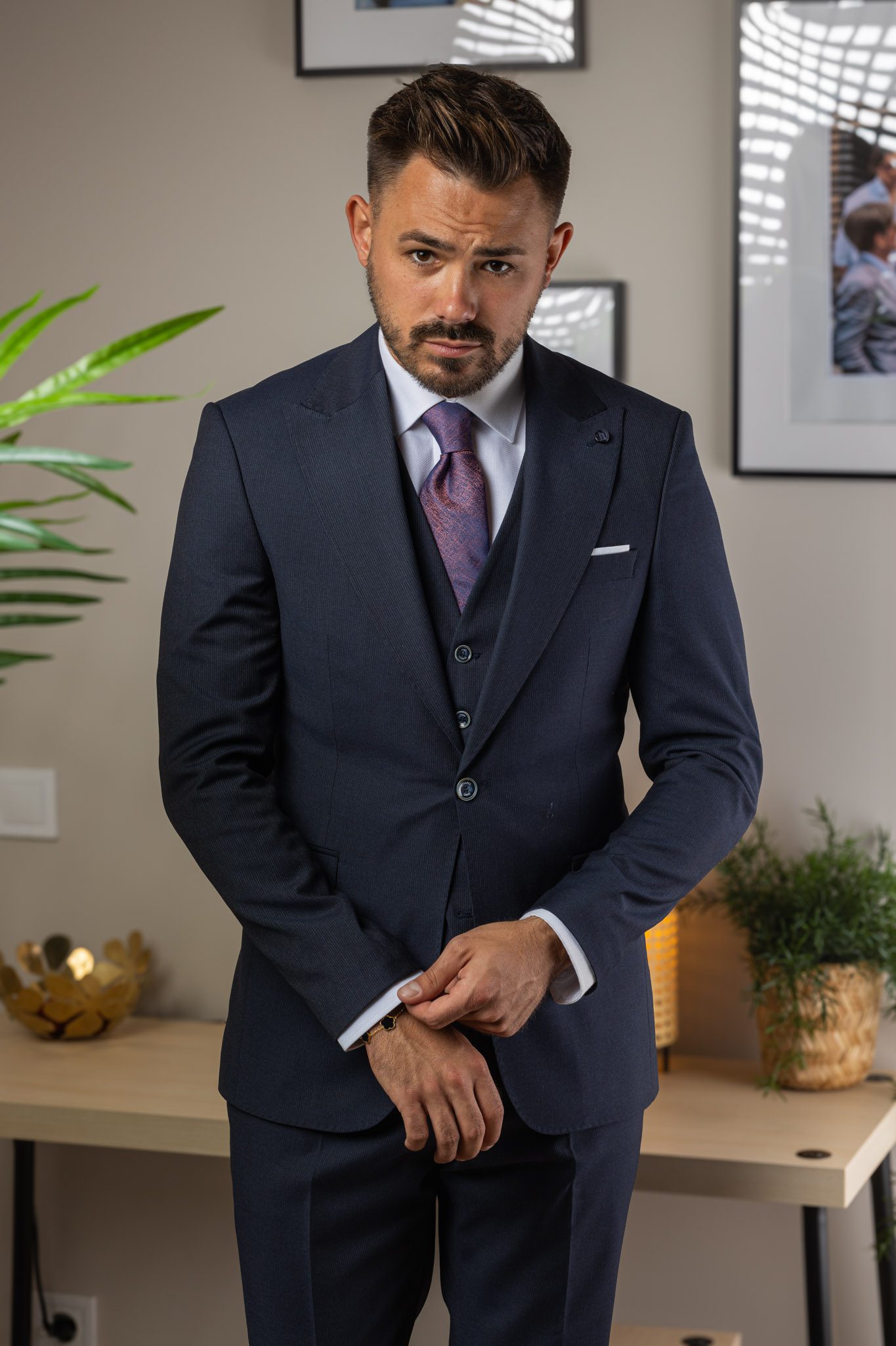 Zafírkék Háromrészes Slim Öltöny Zafírkék Háromrészes Slim Öltöny