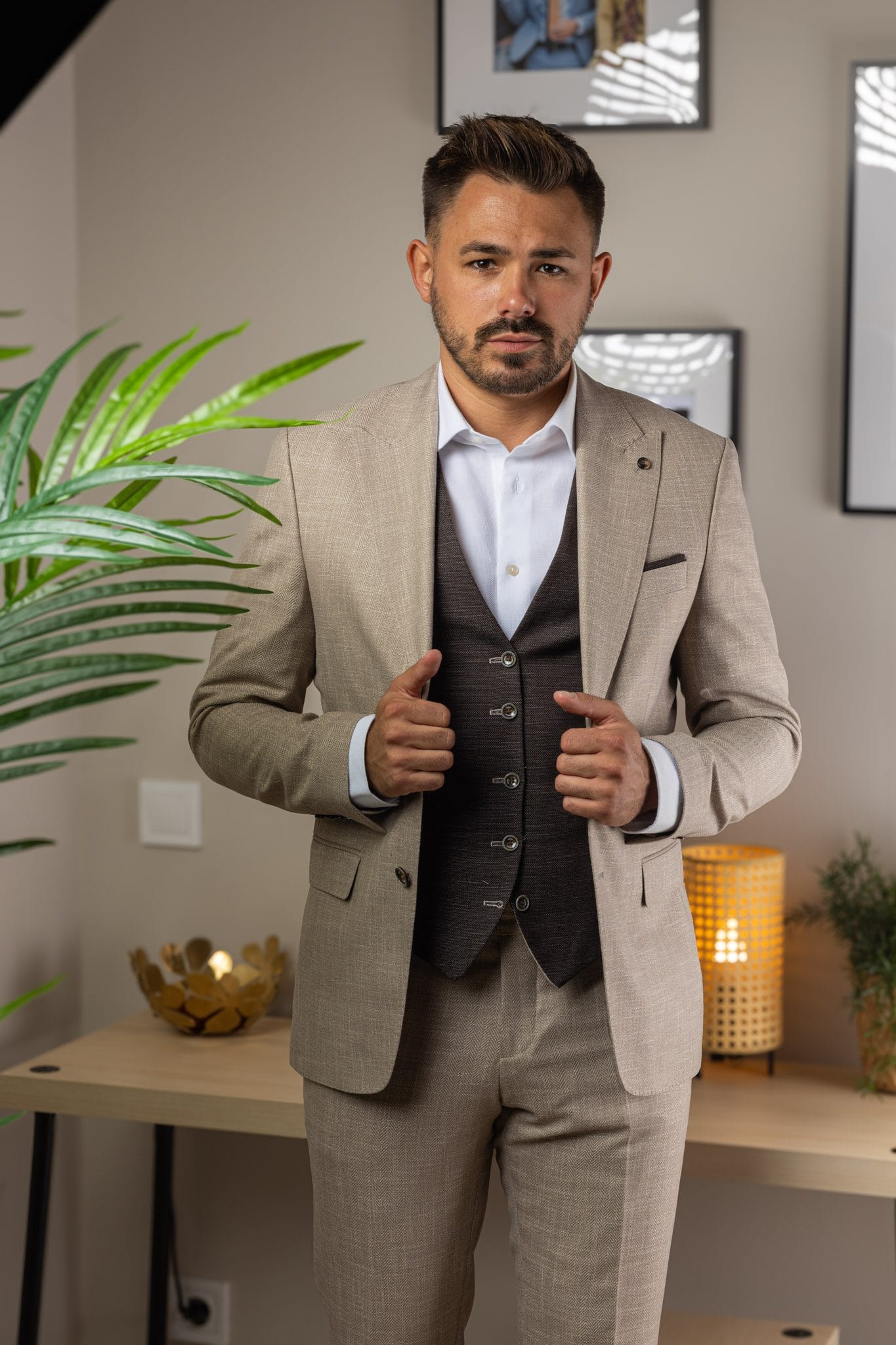 Beige Halszálkás Háromrészes Slim Öltöny Beige Halszálkás Háromrészes Slim Öltöny