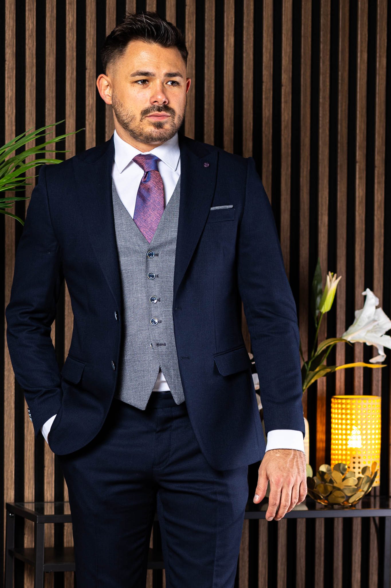 Sötétkék Háromrészes Slim Öltöny Sötétkék Háromrészes Slim Öltöny