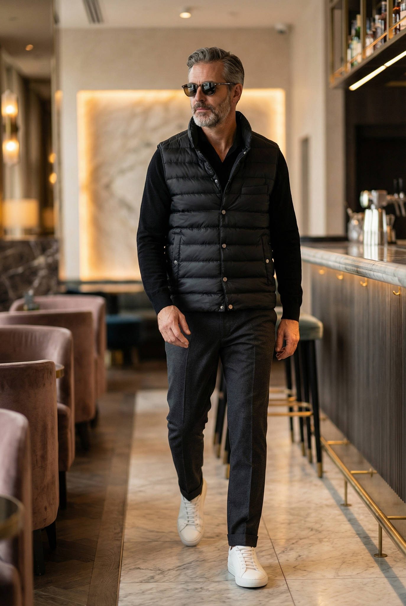 A T&ouml;k&eacute;letes Kapszulagardr&oacute;b Titka: Időtlen Elegancia Alapdarabokkal