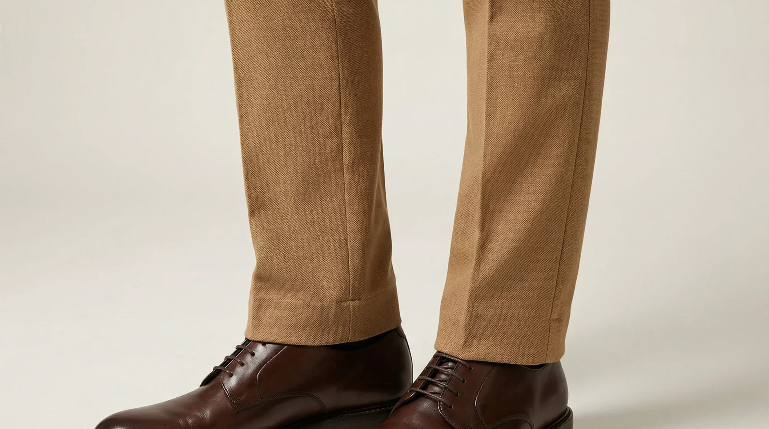 Férfi Chino Nadrág: A Modern Gardrób Sokoldalú Alapdarabja Férfi Chino Nadrág: A Modern Gardrób Sokoldalú Alapdarabja