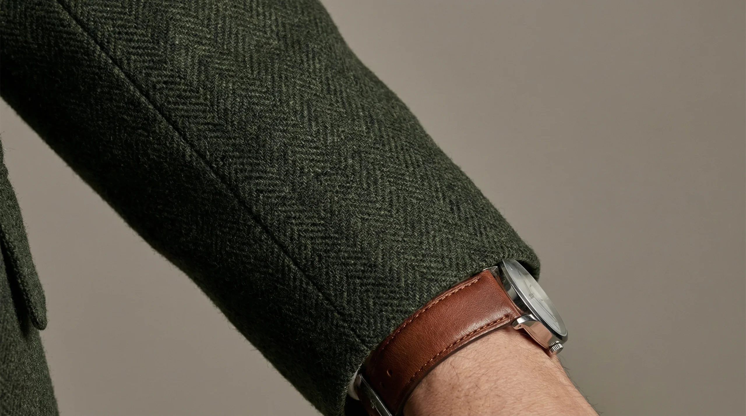 S&ouml;t&eacute;tz&ouml;ld &Ouml;lt&ouml;ny: Elegancia &eacute;s St&iacute;lus &Uacute;tmutat&oacute; F&eacute;rfiaknak